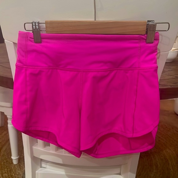 lululemon athletica Pants - SPEED UP MID-RISE LINED SHORT 4"
Pow Pink
Size: 2 Qty: 1